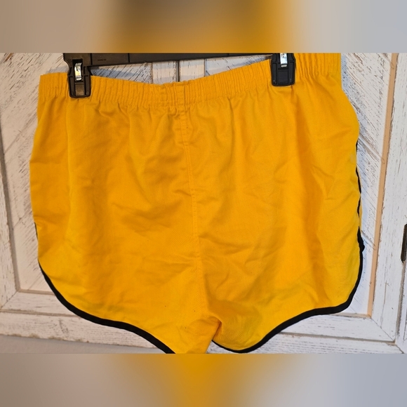 Vintage 1970's Yellow And Black Gym Shorts - Picture 4 of 9